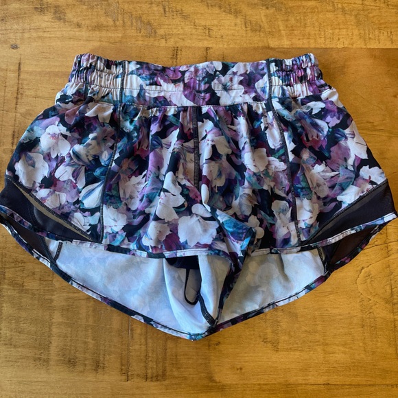 Lululemon floral short - Picture 1 of 3